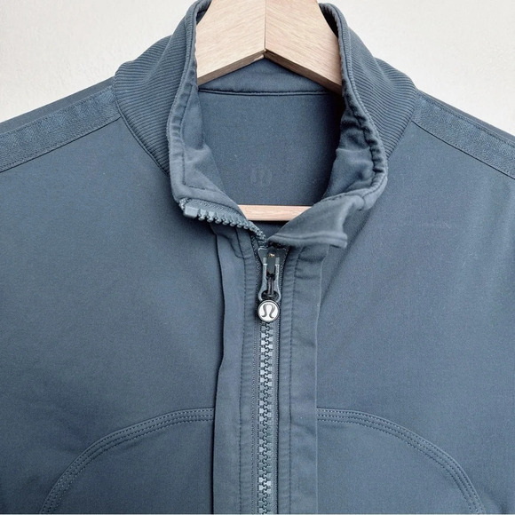 Lululemon Womens Size 6 Luxtreme Ruffle Pocket Scrunch Sleeve Jacket - Picture 10 of 15